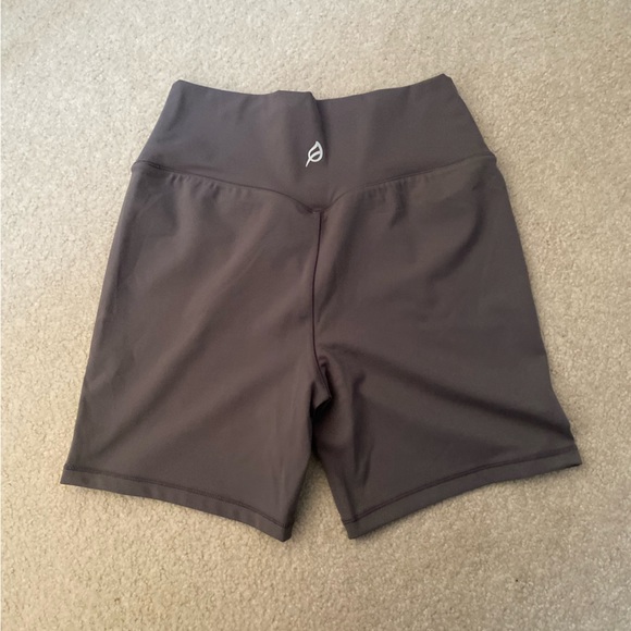 P’tula XL Cassey 6” Short - Smoke - Picture 2 of 4